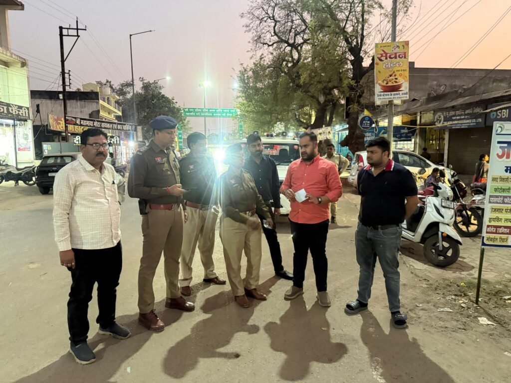 पुलिस अलर्ट, बदमाशों पर रहेगी नजर-सक्ती जिले के पुलिस अधिकारियों ने लिया शिव बारात को लेकर सुरक्षा एवं ट्रैफिक व्यवस्था का जायजा, स्वयं एसपी साहब पहुंचे निरीक्षण करने,एसडीओपी मैडम, जिले के ट्रैफिक इंचार्ज शर्मा एवं थाना टीआई पटेल ने करी पैदल मार्च, शिव बारात आयोजन समिति के अध्यक्ष चिराग भी रहे मौजूद kshititech