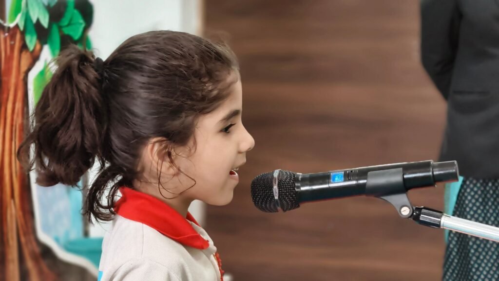 विद्यार्थियों के बीच हुई अंग्रेजी प्रतियोगिता- बाराद्वार के सीबीएसई एशियन वर्ल्ड स्कूल ने करी पहल, विद्यालय के डायरेक्टर नीरज जिंदल ने कहा- ऐसे कंपटीशन से बच्चों में आती है निपुणता, बच्चों में दिखा आत्मविश्वास एवं प्रतिभा kshititech