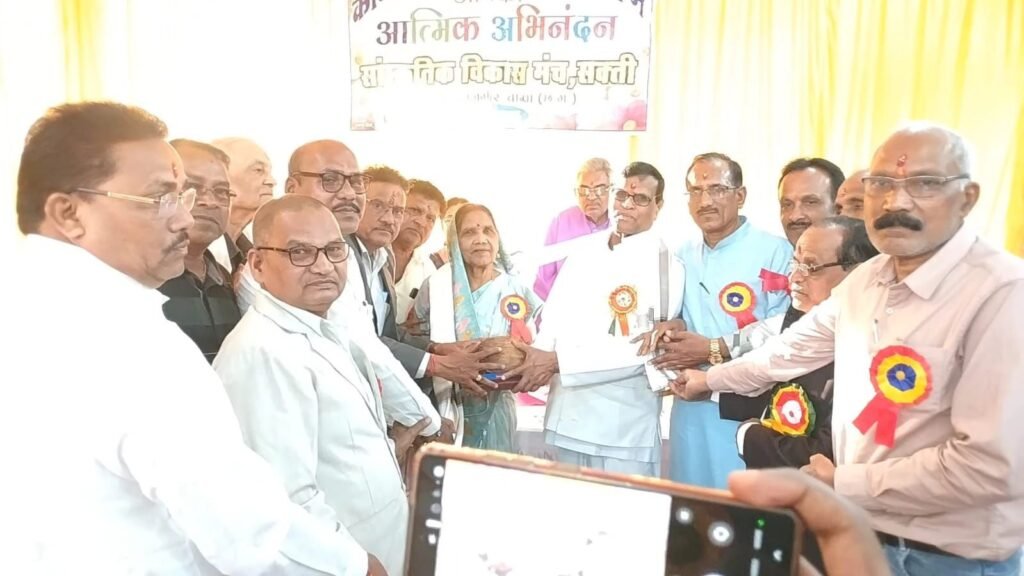 जो बीत गया सो बीत गया, आगत का स्वागत करता हूं।चिंतन अतीत का त्याग दिया, अब आज का अर्चन करता हूं- एल आर जायसवाल, साहित्यकार लुन्दराम जयसवाल की कवितावली का हुआ भव्य विमोचन समारोह, राष्ट्रीय कवि संगम के जिला अध्यक्ष रमेश सिंघानिया भी रहे मौजूद kshititech