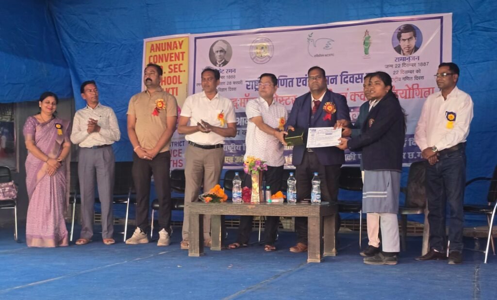 नगर पालिका अध्यक्ष श्यामसुंदर अग्रवाल ने किया बाल वैज्ञानिकों का मुख्य अतिथि की आसंदी से कहा-जिले के विद्यार्थियों ने राष्ट्रीय स्तर पर बनाई अपनी पहचान, अनुनय स्कूल में जिला शिक्षा विभाग के मार्गदर्शन में जिला स्तरीय विज्ञान एवं गणित महोत्सव का था आयोजन, वाटर हार्वेस्टिंग, पीएम सूर्य घर योजना एवं ट्रैफिक नियमों को लेकर बच्चों के दिखे सुंदर मॉडल kshititech