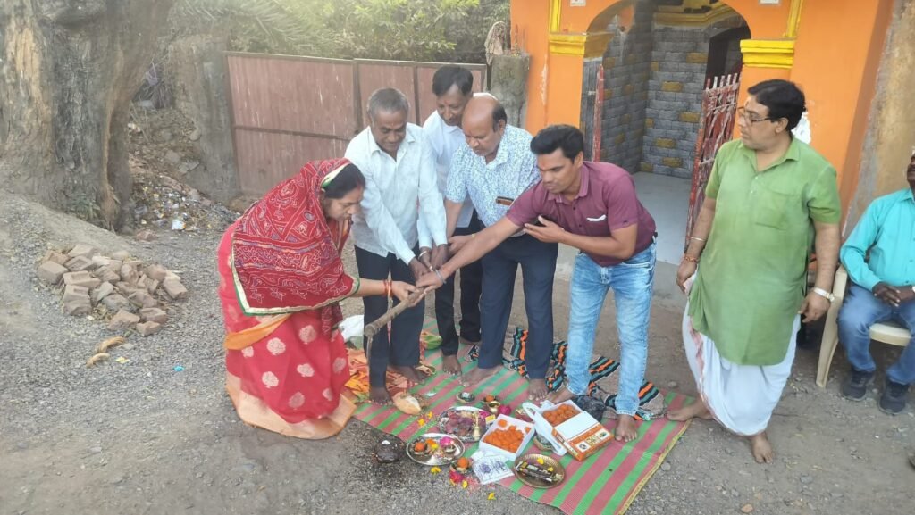 नगर पंचायत अध्यक्ष नारायण कुर्रे ने किया RCC नाली निर्माण का भूमि पूजन, 13 लाख की लागत से शहर के वार्ड क्रमांक-01 में बनेगी नाली, स्थानीय पार्षद ज्योति राठौर ने कहा- नाली निर्माण से पानी भराव की समस्या होगी दूर kshititech