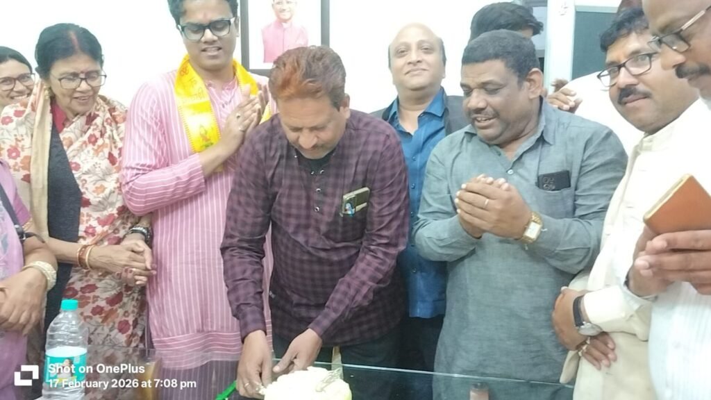 शिव महापुराण कथा का श्रवण करने पहुंची सांसद ज्योत्सना महंत एवं सूरज महंत, सांसद जी ने कहा- सनातन परंपरा को जीवंत रखने का कार्य कर रही हैं महिला समूह, वैष्णव देवी महिला मंडल ने किया है आयोजन, एडवोकेट गिरधर जायसवाल एवं विधायक प्रतिनिधि नरेश गेवाडीन भी रहे मौजूद शिव महापुराण कथा का श्रवण करने पहुंची सांसद ज्योत्सना महंत एवं सूरज महंत, सांसद जी ने कहा- सनातन परंपरा को जीवंत रखने का कार्य कर रही हैं महिला समूह, वैष्णव देवी महिला मंडल ने किया है आयोजन, एडवोकेट गिरधर जायसवाल एवं विधायक प्रतिनिधि नरेश गेवाडीन भी रहे मौजूद kshititech