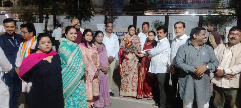 शिव महापुराण कथा का श्रवण करने पहुंची सांसद ज्योत्सना महंत एवं सूरज महंत, सांसद जी ने कहा- सनातन परंपरा को जीवंत रखने का कार्य कर रही हैं महिला समूह, वैष्णव देवी महिला मंडल ने किया है आयोजन, एडवोकेट गिरधर जायसवाल एवं विधायक प्रतिनिधि नरेश गेवाडीन भी रहे मौजूद शिव महापुराण कथा का श्रवण करने पहुंची सांसद ज्योत्सना महंत एवं सूरज महंत, सांसद जी ने कहा- सनातन परंपरा को जीवंत रखने का कार्य कर रही हैं महिला समूह, वैष्णव देवी महिला मंडल ने किया है आयोजन, एडवोकेट गिरधर जायसवाल एवं विधायक प्रतिनिधि नरेश गेवाडीन भी रहे मौजूद kshititech