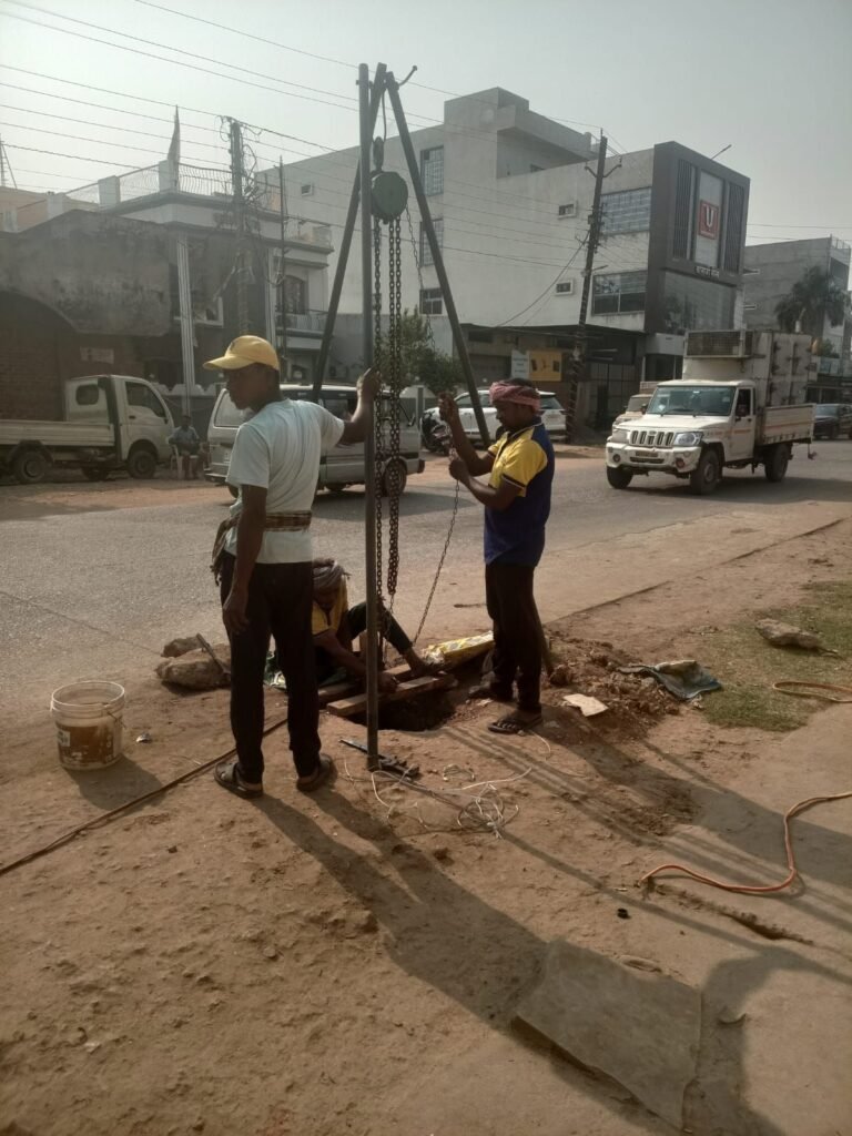 धूल मुक्त होगा शक्ति शहर, नगर पालिका ने लगाई सड़कों की धूल खींचने विशेष मशीन, पानी की समस्या से निपटने छोटी टैंकरों से भी होगी पानी की आपूर्ति, पालिका अध्यक्ष अग्रवाल के प्रयासों से शहर विकास को मिल रही नई गति kshititech