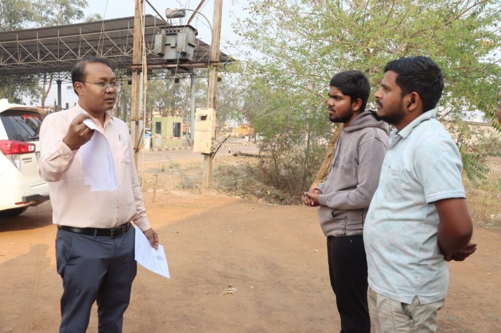 धन्यवाद कलेक्टर साहब- जेठा टोल प्लाजा की मनमानी पर लगी लगाम, कलेक्टर तोपनो स्वयं पहुंचे निरीक्षण करने,कहा वाहन चालकों से अभद्रता एवं अनियमितता पर होगी कड़ी कार्रवाई, जगन्नाथ पुरी की यात्रा पर रवाना हुई महिलाएं, गांव-गांव में कृषि विभाग द्वारा लगाई जा रही चौपाल kshititech