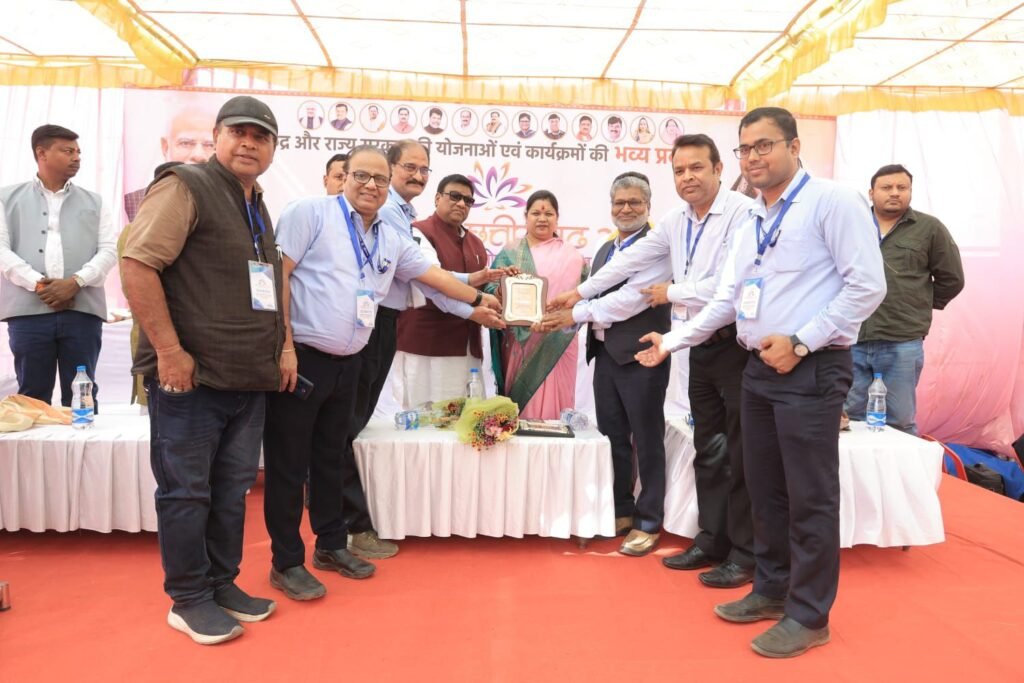 जिले वासियों ने किया सांसद जी का धन्यवाद- अभुतपूर्व जनसैलाब से प्रगतिशील छत्तीसगढ़ प्रदर्शनी का हुआ शानदार समापन,तीन दिन में करीब सत्रह हजार छात्र-युवा- नागरिकों ने किया अवलोकन,प्रदर्शनी के माध्यम से सांसद जांगड़े जी ने केंद्रीय योजओं से जांजगीर चांपा वासियों को जोड दिया : नारायण चंदेल जिले वासियों ने किया सांसद जी का धन्यवाद- अभुतपूर्व जनसैलाब से प्रगतिशील छत्तीसगढ़ प्रदर्शनी का हुआ शानदार समापन,तीन दिन में करीब सत्रह हजार छात्र-युवा- नागरिकों ने किया अवलोकन,प्रदर्शनी के माध्यम से सांसद जांगड़े जी ने केंद्रीय योजओं से जांजगीर चांपा वासियों को जोड दिया : नारायण चंदेल kshititech