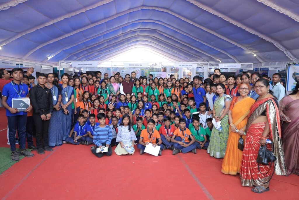 जिले वासियों ने किया सांसद जी का धन्यवाद- अभुतपूर्व जनसैलाब से प्रगतिशील छत्तीसगढ़ प्रदर्शनी का हुआ शानदार समापन,तीन दिन में करीब सत्रह हजार छात्र-युवा- नागरिकों ने किया अवलोकन,प्रदर्शनी के माध्यम से सांसद जांगड़े जी ने केंद्रीय योजओं से जांजगीर चांपा वासियों को जोड दिया : नारायण चंदेल जिले वासियों ने किया सांसद जी का धन्यवाद- अभुतपूर्व जनसैलाब से प्रगतिशील छत्तीसगढ़ प्रदर्शनी का हुआ शानदार समापन,तीन दिन में करीब सत्रह हजार छात्र-युवा- नागरिकों ने किया अवलोकन,प्रदर्शनी के माध्यम से सांसद जांगड़े जी ने केंद्रीय योजओं से जांजगीर चांपा वासियों को जोड दिया : नारायण चंदेल kshititech