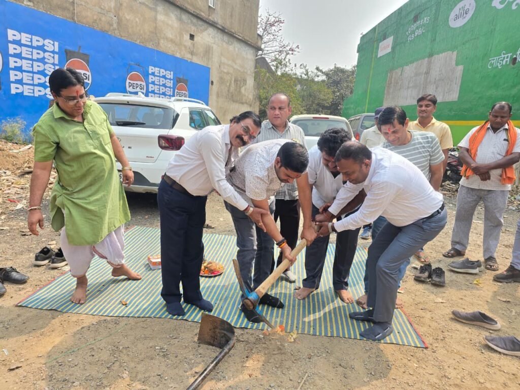 38 लाख की लागत से बनेगी नई नाली- नगर पंचायत बाराद्वार में लाखों रुपए के नए निर्माण कार्यों का हुआ भूमि पूजन, शहर में विकास कार्यों को मिल रही गति, चेंबर के प्रदेश मंत्री दिनेश शर्मा अन्नपूर्णा रहे मुख्य अतिथि तो वही कार्यक्रम की अध्यक्षता करी नगर पंचायत अध्यक्ष नारायण कुर्रे ने, दिनेश शर्मा ने कहा- भाजपा की सरकार शहरी क्षेत्र का कर रही तेजी से विकास kshititech