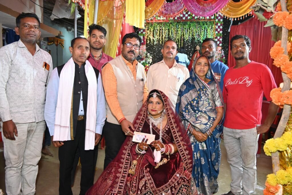 टेमर सरपंच सोनी ने गांव की बिटिया के लिए विवाह हेतु मोर बेटी मोर स्वाभिमान योजना के अंतर्गत दी सहयोग राशि, परिवार जनों ने कहा- पूरे प्रदेश भर में टेमर सरपंच साहब की अनुकरणीय योजना है kshititech