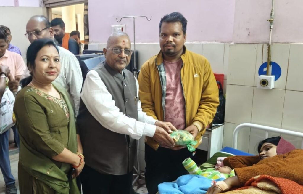 1 फरवरी को जननेता स्वर्गीय रोशन लाल अग्रवाल की पुण्यतिथि पर रायगढ़ जिले में हुए विभिन्न स्थानों पर श्रद्धांजलि कार्यक्रम, पूर्व विधायक को याद किया जिले वासियों ने, वरिष्ठ नेता गिरधर गुप्ता ने कहा- जन-जन के दुलारे थे रोशन, पुण्यतिथि पर कहीं हुआ हनुमान चालीसा का पाठस कहीं स्वच्छता अभियान, कहीं फल वितरण, तो कहीं सेवा के बड़े काम 1 फरवरी को जननेता स्वर्गीय रोशन लाल अग्रवाल की पुण्यतिथि पर रायगढ़ जिले में हुए विभिन्न स्थानों पर श्रद्धांजलि कार्यक्रम, पूर्व विधायक को याद किया जिले वासियों ने, वरिष्ठ नेता गिरधर गुप्ता ने कहा- जन-जन के दुलारे थे रोशन, पुण्यतिथि पर कहीं हुआ हनुमान चालीसा का पाठस कहीं स्वच्छता अभियान, कहीं फल वितरण, तो कहीं सेवा के बड़े काम kshititech