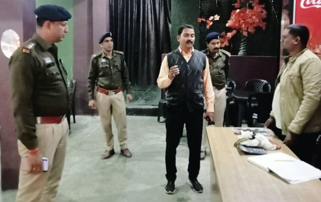 मजबूत पुलिस- सुरक्षित जनता, शक्ति थाना क्षेत्र में चल रहा होटल, ढाबो का सघन निरीक्षण अभियान, कानून व्यवस्था सुदृण बनाए रखने पुलिस का प्रयास, सीसीटीवी कैमरे लगाने किया जा रहा आग्रह, पूरे प्रदेश में सर्वाधिक सक्रिय जिला पुलिस शक्ति मजबूत पुलिस- सुरक्षित जनता, शक्ति थाना क्षेत्र में चल रहा होटल, ढाबो का सघन निरीक्षण अभियान, कानून व्यवस्था सुदृण बनाए रखने पुलिस का प्रयास, सीसीटीवी कैमरे लगाने किया जा रहा आग्रह, पूरे प्रदेश में सर्वाधिक सक्रिय जिला पुलिस शक्ति kshititech