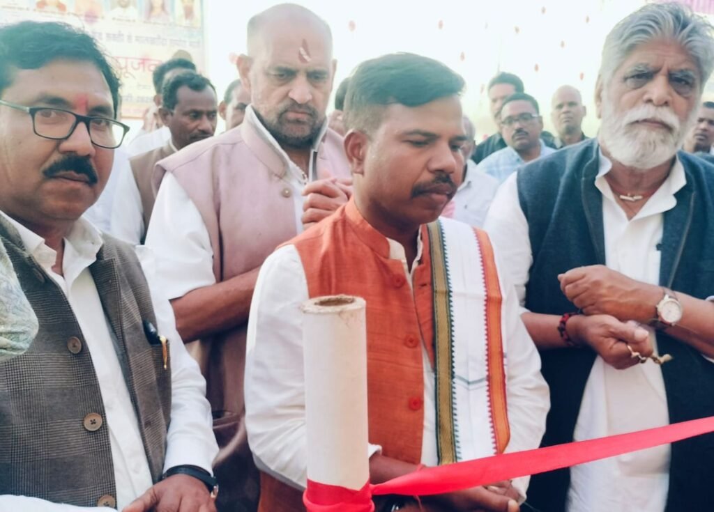 54 करोड़ की लागत से टेमर से छपोरा तक बनेगी नई चकाचक सड़क, नेता प्रतिपक्ष महंत ने किया भूमि पूजन,टेमर सरपंच चंद्र कुमार सोनी सहित जिले भर के नेता रहे मौजूद, विकास की ओर अग्रसर है शक्ति विधानसभा kshititech