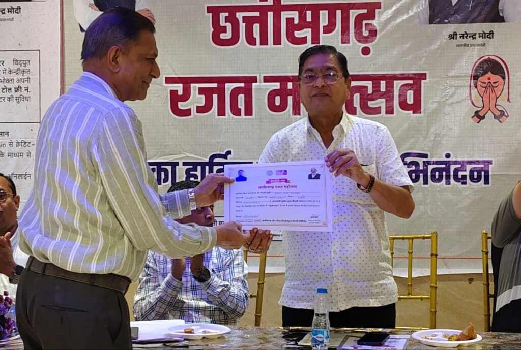 विद्युत मंडल शक्ति के उत्कृष्ट कार्यो के लिए नगर पालिका शक्ति के अध्यक्ष श्यामसुंदर अग्रवाल ने किया अधिकारी कर्मचारियों को सम्मानित, अवसर था राज्य स्थापना के 25 वर्ष पूर्ण होने पर रजत जयंती महोत्सव का, अध्यक्ष श्री अग्रवाल ने कहा- शक्ति में विद्युत मंडल का कार्य हम सबके लिए गौरवशाली kshititech