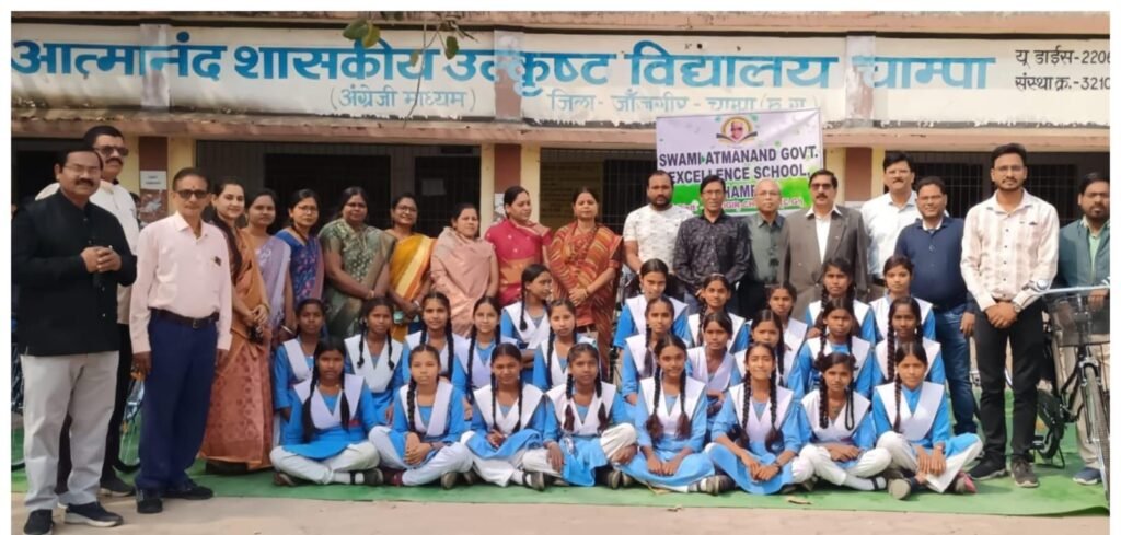 53 छात्राओं को दी गई साइकिल,स्वामी आत्मानंद उत्कृष्ट विद्यालय चाम्पा की छात्राओं के चेहरे पर आई मुस्कान, अपने खुद की साइकलों से अब आएंगी स्कूल, विद्यालय के शिक्षक डॉक्टर रविंद्र द्विवेदी ने दी जानकारी kshititech