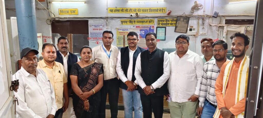 जिला सहकारी केंद्रीय बैंक मर्यादित बिलासपुर के अध्यक्ष रजनीश सिंह का बैंक की शक्ति शाखा ने किया स्वागत, 7 फरवरी को अपने प्रवास पर शक्ति पहुंचे थे अध्यक्ष जी, बैंक के शाखा प्रबंधक शैलेंद्र तिवारी सहित बैंक कर्मचारियों ने किया स्वागत kshititech