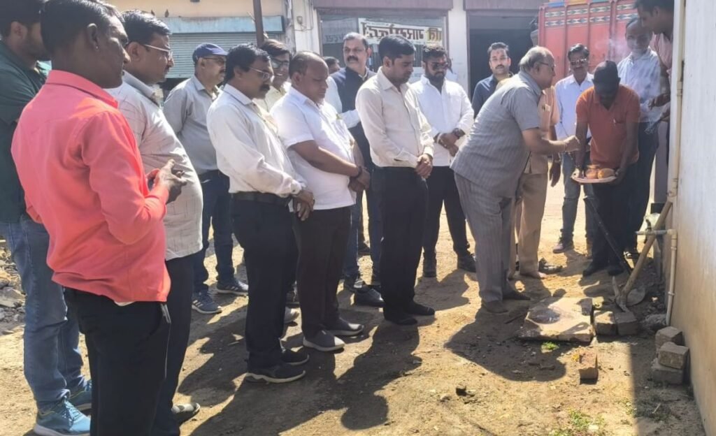 विकास की ओर अग्रसर नगर पंचायत बाराद्वार- वार्ड क्रमांक 07 में सीसी रोड एवं नाली निर्माण कार्य का भूमि पूजन संपन्न, विकास को मिली नई गति, नाली निर्माण से जल भराव की समस्या होंगी खत्म kshititech