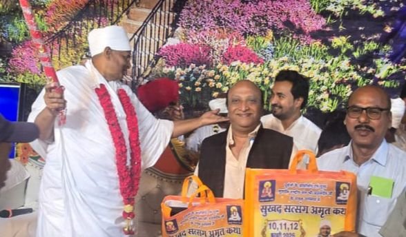 पूर्व नगर पालिका अध्यक्ष नरेश गेवाडीन ने लिया राष्ट्रीय संत असंग देव साहेब जी का आशीर्वाद, सत्संग का श्रवण करने पहुंचे गेवाडीन, डोंगिया सुलोनी पहुंचे नरेश, रामकुमार- गीता गबेल द्वारा कराया जा रहा है आयोजन kshititech