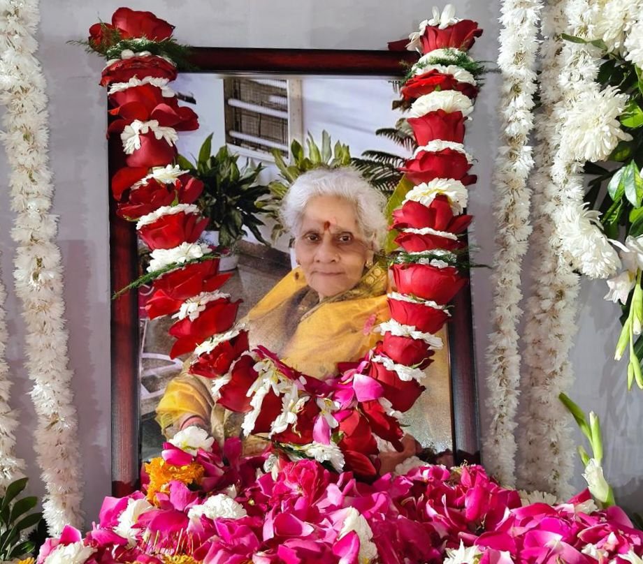 छत्तीसगढ़ हाईकोर्ट के चीफ जस्टिस रमेश सिन्हा की पूज्य स्वर्गीय माताजी के शांति हवन में पहुंचे छत्तीसगढ़ के मुख्यमंत्री सहित दिग्गज हस्तियां, स्वर्गीय श्रीमती कुसुम सिन्हा को दी श्रद्धांजलि, 18 फरवरी को मुख्य न्यायाधीश निवास बोदरी बिलासपुर में आयोजित थी शोक सभा kshititech