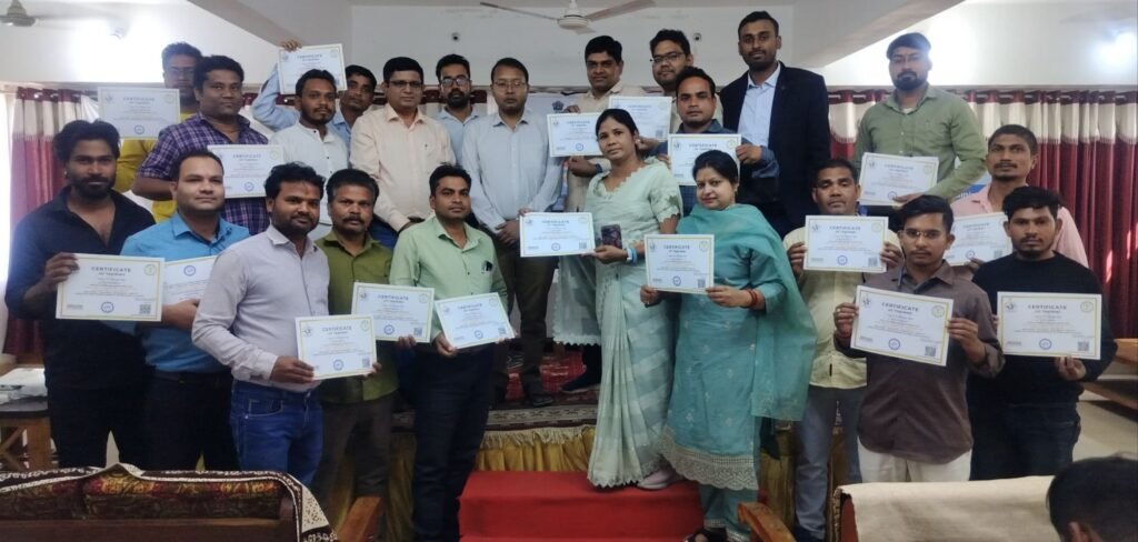 शक्ति के गिरिराज रेन बसेरा में हुआ दो दिवसीय उन्नत कौशल प्रशिक्षण कार्यक्रम,कलेक्टर तोपनो साहब रहे मौजूद,CSIDC द्वारा आयोजित था कार्यक्रम, उद्यमियों एवं व्यवसाईयों ने लिया प्रशिक्षण, प्रमाण पत्रों का भी हुआ वितरण, जिला उद्योग केंद्र ने भी किया कार्यक्रम में सहयोग kshititech