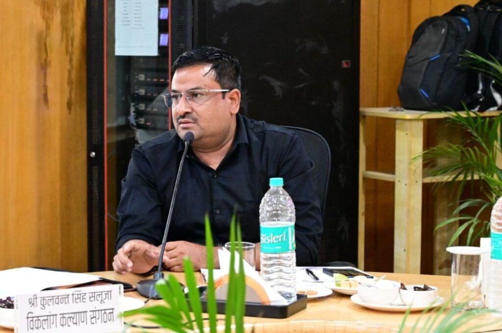 सांसद प्रतिनिधि के रूप में अमित कलानोरिया पहुंचे दक्षिण पूर्वी मध्य रेलवे सलाहकार समिति की बैठक में, संसदीय क्षेत्र के विभिन्न स्टेशनों मैं यात्री सुविधाओं से संबंधित रखी मांग, अमित ने कहा- जांजगीर-चांपा लोकसभा क्षेत्र के रेलवे स्टेशनों में यात्री सुविधाओं के विस्तार की दिशा में पहल की है आवश्यकता kshititech