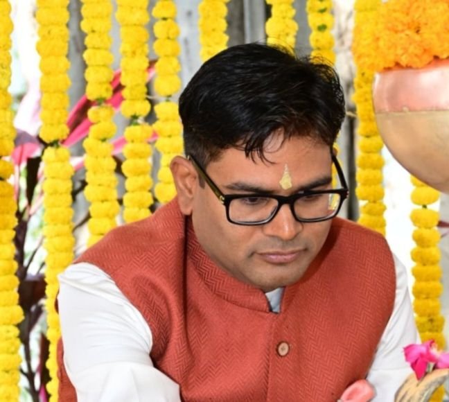 सबको खुश कर दिया साहब के बजट ने- चौधरी साहब का ऐतिहासिक बजट- 24 फरवरी को पेश हुए बजट में प्रदेश के लाइका, जवान, माता, बहनी सब खुश, सबके लिए सरकार ने किया बड़ा प्रावधान, छत्तीसगढ़ राज्य निर्माण के बाद से अब तक का सबसे बड़ा बजट, बहने दे रही आशीर्वाद, तो वही युवा कह रहे ओपी जिंदाबाद सबको खुश कर दिया साहब के बजट ने- चौधरी साहब का ऐतिहासिक बजट- 24 फरवरी को पेश हुए बजट में प्रदेश के लाइका, जवान, माता, बहनी सब खुश, सबके लिए सरकार ने किया बड़ा प्रावधान, छत्तीसगढ़ राज्य निर्माण के बाद से अब तक का सबसे बड़ा बजट, बहने दे रही आशीर्वाद, तो वही युवा कह रहे ओपी जिंदाबाद kshititech