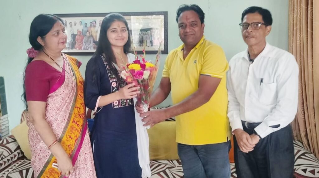 शक्ति की गौरव- शक्ति की कार्तिक अवंतिका हुई सिविल जज के पद पर चयनित, कांग्रेस नेता महंत समर्थक हरीश अग्रवाल कालू ने दी बधाई, कालू ने कहा- न्याय के क्षेत्र में आप ऊंचाइयों की ओर हो सदैव अग्रसर kshititech