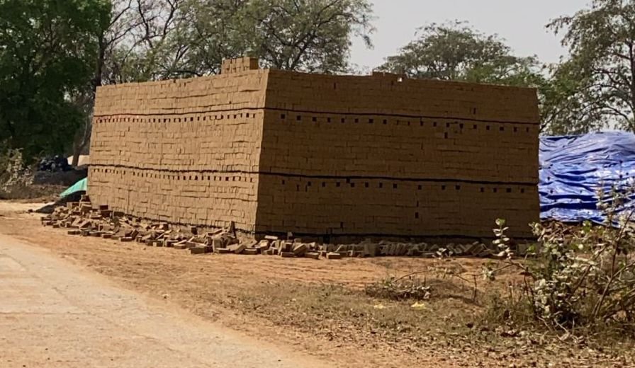 24 फरवरी की खास खबरें- सांसद कमलेश जांगड़े ने ली शक्ति जिले में निगरानी समिति की बैठक, पेट्रोल पंपों में निशुल्क हवा एवं साफ सुथरा शौचालय के दिए गए निर्देश, शक्ति कलेक्टर तोपनों के निर्देशन में जिला खनिज विभाग ने अवैध ईंट निर्माण पर करी बड़ी कार्रवाई, लाखों रुपए का पटवाया गया जुर्माना, किसानों को वैश्विक बाजार से जोड़ने की पहल kshititech