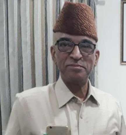 सेवानिवृत्त डिस्ट्रिक्ट जज सुरेंद्र तिवारी ने देहदान का लिया संकल्प, सिम्स को शोध के लिए मृत्यु पश्चात दान करेंगे अपना शरीर,सक्ती में भी जज के रूप में सेवाएं दे चुके हैं तिवारी साहब, तिवारी साहब के सुपुत्र राहुल तिवारी हैं छत्तीसगढ़ पुलिस के ऊर्जावान टीआई, तिवारी साहब के सुपुत्र राहुल के समक्ष सिम्स में भरा गया घोषणा पत्र, मोटर व्हीकल एक्ट पर तिवारी साहब ने लिखी थी शक्ति में रहते हुए पुस्तक kshititech