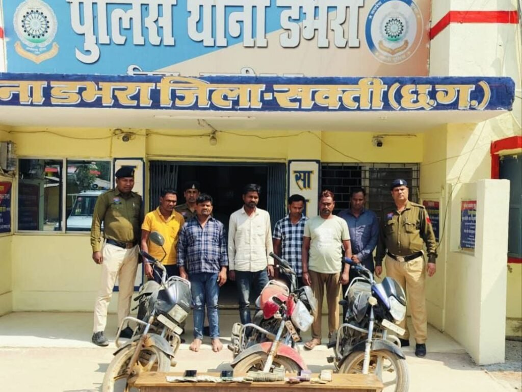 शक्ति जिले में बावन परी का मजा ले रहे छह लोगों पर पुलिस की ताड बतोड़ कार्यवाही, हजारों रुपए नगदी एवं मोटरसाइकिले हुई जप्त, एसपी साहब के निर्देशन में TI की कार्रवाई, टीआई साहब ने कहा-जुए के अड्डों पर पुलिस की है पैनी नजर शक्ति जिले में बावन परी का मजा ले रहे छह लोगों पर पुलिस की ताड बतोड़ कार्यवाही, हजारों रुपए नगदी एवं मोटरसाइकिले हुई जप्त, एसपी साहब के निर्देशन में TI की कार्रवाई, टीआई साहब ने कहा-जुए के अड्डों पर पुलिस की है पैनी नजर kshititech