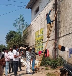 शक्ति विद्युत संभाग के 121 बकायादा रबिजली उपभोक्ताओं की कटी बिजली, विद्युत विभाग की 23 टीमों ने चलाया सघन अभियान विद्युत विभाग ने कहा- जारी रहेगी यह कारवाई शक्ति विद्युत संभाग के 121 बकायादा रबिजली उपभोक्ताओं की कटी बिजली, विद्युत विभाग की 23 टीमों ने चलाया सघन अभियान विद्युत विभाग ने कहा- जारी रहेगी यह कारवाई kshititech