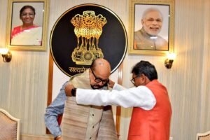 नेता प्रतिपक्ष महंत पहुंचे राज भवन- महामहिम राज्यपाल से करी मुलाकात kshititech