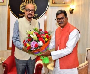 नेता प्रतिपक्ष महंत पहुंचे राज भवन- महामहिम राज्यपाल से करी मुलाकात kshititech
