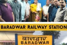 सांसद जी से हैं भारी उम्मीदें- बाराद्वार रेलवे स्टेशन में ट्रेनों के स्टॉपेज की मांग की शहर वासियों ने, सांसद कमलेश जांगड़े से, 2 मार्च को सांसद निवास पहुंचे शहर वासी, नगर पंचायत बाराद्वार के अध्यक्ष नारायण कुर्रे के नेतृत्व में पहुंचे सदस्य kshititech