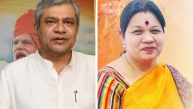 रेल सुविधाएं बढ़वाने सजग है हमारी सांसद जी-नये रेल कॉरिडोर में प्रस्तावित गिरौधपुरी रेलवे स्टेशन का नाम बाबा गुरु घासीदास रखने एवं एक ट्रेन का नामकरण भी गुरु घासीदास जी के नाम पर करने की मांग करी सांसद कमलेश जांगड़े ने. रेल मंत्री से नैला जांजगीर. चांपा स्टेशनों में रेलयात्री सुविधाओं के लिए भी किया आग्रह kshititech