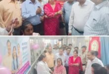 स्वास्थ्य विभाग शक्ति द्वारा 16 मार्च को सक्ती में एचपीवी वैक्सीन अभियान का किया गया शुभारंभ, दो बालिकाओं को टीका लगाकर हुई शुरुआत। कलेक्टर तो सी एन एच ओ डॉक्टर पूजा अग्रवाल एवं नगर पालिका अध्यक्ष श्यामसुंदर अग्रवाल रहे उपस्थित। सीएमएचओ पूजा अग्रवाल ने कहा- महिलाओं में होने वाले सर्वाइकल कैंसर से बचाव हेतु मिलेगा टीकाकरण का लाभ kshititech