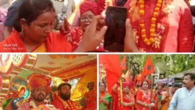 जिला मुख्यालय शक्ति में हिंदू नव वर्ष की शोभायात्रा में उमड़ा सनातनियों का सैलाब।भव्य शोभायात्रा के साथ ही सामुदायिक भवन में हुआ दिव्या प्रेत दरबार एवं कार्यक्रम का आयोजन घर वापसी प्रमुख अंजू गबेल ने कहा- ऐतिहासिक रही शोभायात्रा। अंजू ने भाजपा सरकार का किया- धर्म स्वातंत्रय विधेयक पास करने के लिए आभार kshititech