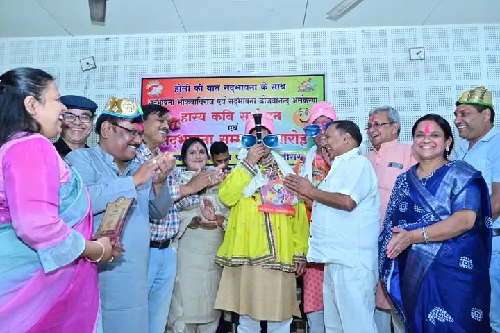 मोदी सरकार के शहरी विकास मंत्री तोखन साहू बने सदभावना भोकवाधिराज एवं समाजसेवी राजेंद्र अग्रवाल राजू जोजवानंद बने, अवसर था बिलासपुर में सद्भावना मंच के होली मिलन समारोह का, बिलासपुर की महापौर भी हुई शामिल, समाजसेवी राजेंद्र राजू ने किया सद्भावना मंच का धन्यवाद kshititech