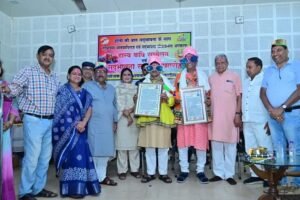 मोदी सरकार के शहरी विकास मंत्री तोखन साहू बने सदभावना भोकवाधिराज एवं समाजसेवी राजेंद्र अग्रवाल राजू जोजवानंद बने, अवसर था बिलासपुर में सद्भावना मंच के होली मिलन समारोह का, बिलासपुर की महापौर भी हुई शामिल, समाजसेवी राजेंद्र राजू ने किया सद्भावना मंच का धन्यवाद kshititech