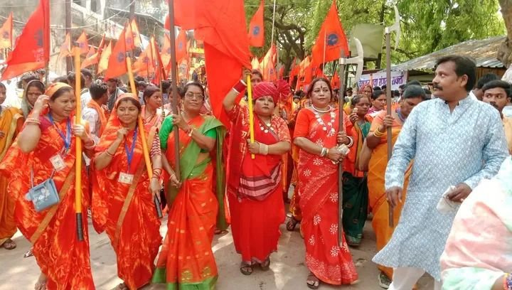 जिला मुख्यालय शक्ति में हिंदू नव वर्ष की शोभायात्रा में उमड़ा सनातनियों का सैलाब।भव्य शोभायात्रा के साथ ही सामुदायिक भवन में हुआ दिव्या प्रेत दरबार एवं कार्यक्रम का आयोजन घर वापसी प्रमुख अंजू गबेल ने कहा- ऐतिहासिक रही शोभायात्रा। अंजू ने भाजपा सरकार का किया- धर्म स्वातंत्रय विधेयक पास करने के लिए आभार जिला मुख्यालय शक्ति में हिंदू नव वर्ष की शोभायात्रा में उमड़ा सनातनियों का सैलाब।भव्य शोभायात्रा के साथ ही सामुदायिक भवन में हुआ दिव्या प्रेत दरबार एवं कार्यक्रम का आयोजन घर वापसी प्रमुख अंजू गबेल ने कहा- ऐतिहासिक रही शोभायात्रा। अंजू ने भाजपा सरकार का किया- धर्म स्वातंत्रय विधेयक पास करने के लिए आभार kshititech