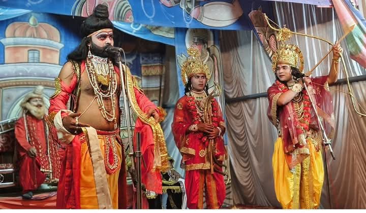 बाबा विश्वनाथ की नगरी के कलाकार शक्ति में-शक्ति के हटरी चौक में चल रही रामलीला महोत्सव के कलाकारों की प्रस्तुति देखने उमड़ रही राम भक्तों की भीड़ 24 मार्च को रावण दहन एवं राम जी के राज्य अभिषेक के साथ होगा रामलीला महोत्सव का समापन। टीवी के रामायण सीरियल का साक्षात जीवंत प्रदर्शन दिखता है रामलीला में kshititech