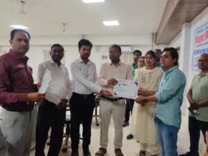 सामूहिक नेतृत्व. सामूहिक प्रयास-शक्ति जिले में 100 दिवसीय टीबी मुक्त भारत अभियान बनाने के कार्यक्रम का हुआ शुभारंभ. कलेक्टर. जिला पंचायत सीईओ. एवं सीएमएचओ मैडम रही मौजूद. नगर पालिका शक्ति के अध्यक्ष श्यामसुंदर अग्रवाल ने किया जागरूकता रथ को रवाना. वेदांता पावर प्लांट का भी अभियान में मिलेगा सहयोग kshititech