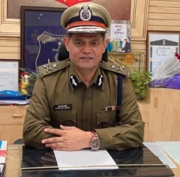 आईपीएस अधिकारी रतनलाल डांगी हुए सस्पेंड- 26 मार्च को जारी हुआ आदेश. मामला एसआई की पत्नी द्वारा लगाए गए यौन शोषण संबंधी आरोपों का. सोशल मीडिया पर वायरल हुआ था वीडियो kshititech