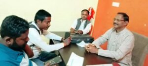 ममता के गढ़ को भेदने में लगे हैं कृष्णकांत-पश्चिम बंगाल के विधानसभा चुनाव में डटे हैं शक्ति जिला भाजपा के पूर्व अध्यक्ष कृष्णकांत चंद्रा.वर्धमान जिले के विभिन्न विधानसभा क्षेत्र में लगातार भाजपा प्रत्याशी को जिताने ले रहे बैठक. कृष्णकांत की प्रचार शैली से बंगाल के पार्टी कार्यकर्ताओं में हुआ उत्साह का संचार kshititech