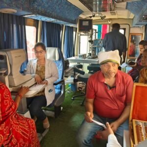 सामाजिक संस्था महावीर इंटरकॉन्टिनेंटल ने निशुल्क नेत्र जांच.चश्मा एवं दवाई वितरण का किया आयोजन. श्री महावीर जन्म कल्याण समिति द्वारा आयोजित था कार्यक्रम। वित्त विकास निगम के अध्यक्ष लोकेश कावड़िया भी पहुंचे कार्यक्रम में kshititech