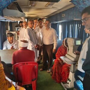 सामाजिक संस्था महावीर इंटरकॉन्टिनेंटल ने निशुल्क नेत्र जांच.चश्मा एवं दवाई वितरण का किया आयोजन. श्री महावीर जन्म कल्याण समिति द्वारा आयोजित था कार्यक्रम। वित्त विकास निगम के अध्यक्ष लोकेश कावड़िया भी पहुंचे कार्यक्रम में kshititech