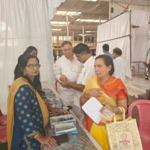 सामाजिक संस्था महावीर इंटरकॉन्टिनेंटल ने निशुल्क नेत्र जांच.चश्मा एवं दवाई वितरण का किया आयोजन. श्री महावीर जन्म कल्याण समिति द्वारा आयोजित था कार्यक्रम। वित्त विकास निगम के अध्यक्ष लोकेश कावड़िया भी पहुंचे कार्यक्रम में kshititech