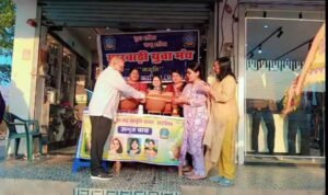 जलसेवा का बड़ा कार्य- खरसिया की महिला जागृति शाखा ने राहगीरों को पिलाया शरबत एवं ठंडा पानी. अमृत धारा कार्यक्रम के तहत समाजसेवी गिरधर गुप्ता के मुख्य आतिथ्य में आयोजित था सेवा का काम. श्री गुप्ता ने कहा- जल सेवा सबसे बड़ा पुण्य का काम जलसेवा का बड़ा कार्य- खरसिया की महिला जागृति शाखा ने राहगीरों को पिलाया शरबत एवं ठंडा पानी. अमृत धारा कार्यक्रम के तहत समाजसेवी गिरधर गुप्ता के मुख्य आतिथ्य में आयोजित था सेवा का काम. श्री गुप्ता ने कहा- जल सेवा सबसे बड़ा पुण्य का काम kshititech