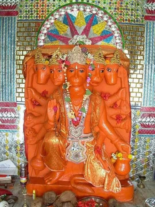 शक्ति के हरेठी स्थित पंचमुखी दक्षिण मुखी हनुमान में चल रही हनुमान जन्मोत्सव की जोरदार तैयारी विद्वान पंडित भोलाशंकर तिवारी के सानिध्य में होगी पूजा अर्चना बालाजी ट्रेडर्स परिवार की ने दी जानकारी। विशाल भंडारे के साथ भक्तों के लाने ले जाने की भी रहेगी व्यवस्था. मनोकामना ज्योति कलश। सिंदूराभिषेक एवं सवामणि प्रसाद भी लगेगा हनुमान जी को. आप भी दे सकते हैं अपनी सेवाएं kshititech