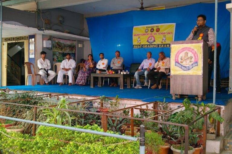 आत्म सुरक्षा को लेकर जागरूक है बच्चे- शक्ति शहर के प्रतिष्ठित अनुनय कॉन्वेंट में कराटे का बेल्ट ग्रेडिंग कार्यक्रम संपन्न, 37 विद्यार्थियो ने दी परीक्षा, बेल्ट एवं प्रमाण पत्र का हुआ वितरण,अनुनय कान्वेंट के संचालक योगेश साहू ने कहा-कराटे से हम कर सकते हैं आत्म सुरक्षा kshititech