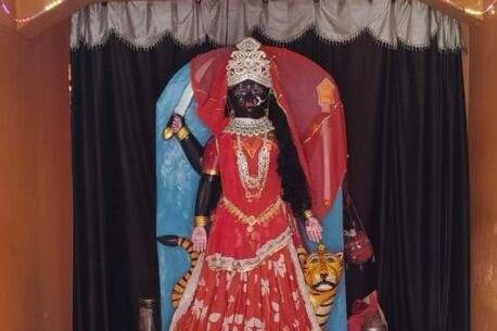 शक्ति में चैत्र नवरात्रि पर्व पर मंदिरों में लगी है देवी भक्तों की भीड़। दिनभर मंदिर में हो रहे पूजा अर्चना एवं भजन-कीर्तन के कार्यक्रम 23 मार्च को निकलेगी अष्टभुजी की पैदल यात्रा.टेमर के सप्लाई मंदिर एवं चांपा शहर के नारायणी धाम में भी नवरात्रि पर्व पर सजा है माता रानी का दरबार। पीतल के दियो में हो रही मनोकामना ज्योति कलश प्रज्वलित शक्ति में चैत्र नवरात्रि पर्व पर मंदिरों में लगी है देवी भक्तों की भीड़। दिनभर मंदिर में हो रहे पूजा अर्चना एवं भजन-कीर्तन के कार्यक्रम 23 मार्च को निकलेगी अष्टभुजी की पैदल यात्रा.टेमर के सप्लाई मंदिर एवं चांपा शहर के नारायणी धाम में भी नवरात्रि पर्व पर सजा है माता रानी का दरबार। पीतल के दियो में हो रही मनोकामना ज्योति कलश प्रज्वलित kshititech